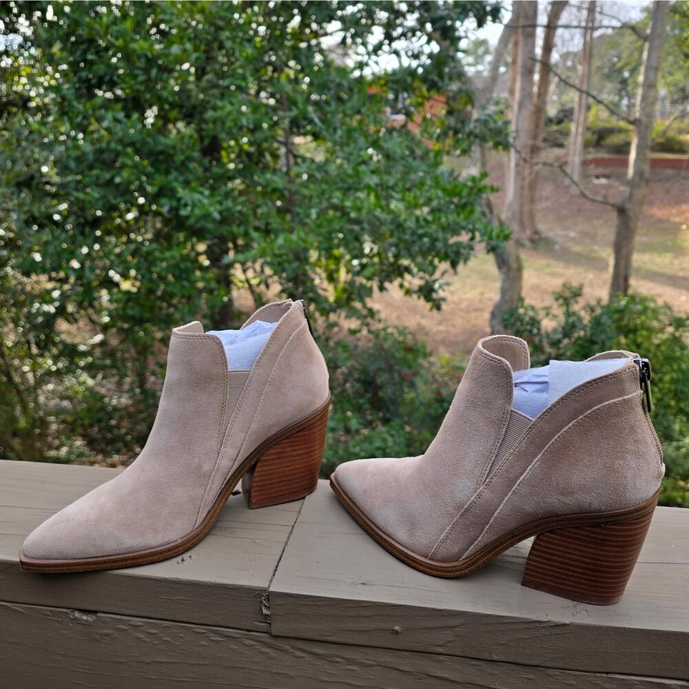 Western Bootie Vince Camuto Gradon Size 6.5 Tan Suede Leather High Heel Rear Zip